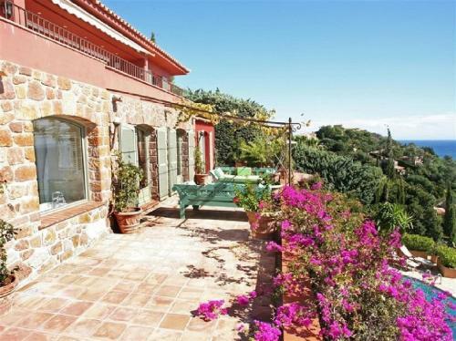 Villa 5 Pi�ces 250 M2 Sur 2 Niveaux Avec Piscine !!!