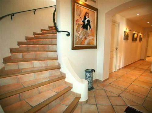 Villa 5 Pi�ces 250 M2 Sur 2 Niveaux Avec Piscine !!!