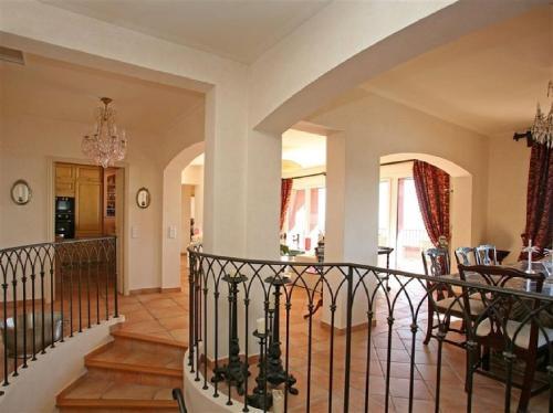 Villa 5 Pi�ces 250 M2 Sur 2 Niveaux Avec Piscine !!!