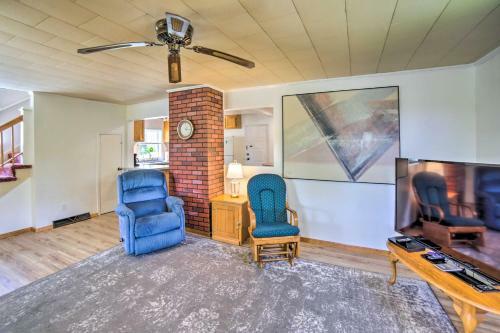 Cozy Ishpeming Cottage With Lake And Park Views!