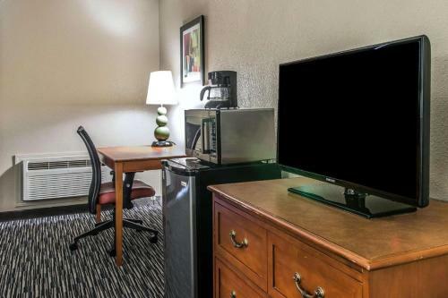 Hotel Quality Inn And Suites Livonia