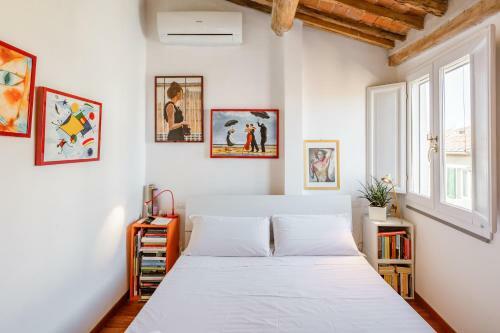 Piazza Dei Cavalieri Orange Attic Apartment