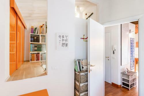 Piazza Dei Cavalieri Orange Attic Apartment