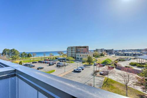 Bright Traverse City Townhome Walk To Beach!