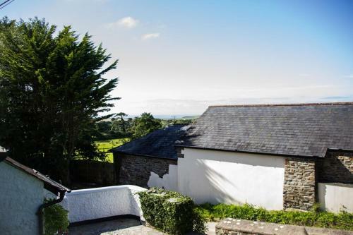 400 Year Old Quirky Cornish Cottage, In Bude, Poughill.