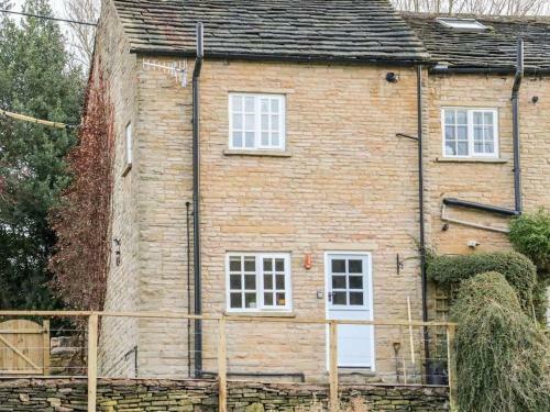 North View Cottage - Log Burner,views,parking,walks,peak District,dogs