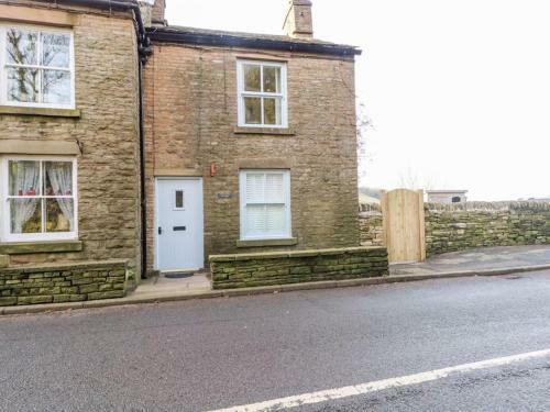 North View Cottage - Log Burner,views,parking,walks,peak District,dogs