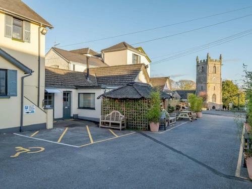 The Raglan Studio - Uk34008