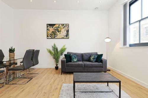 The Courthouse. 3 Bedroom, Brand New Apartment