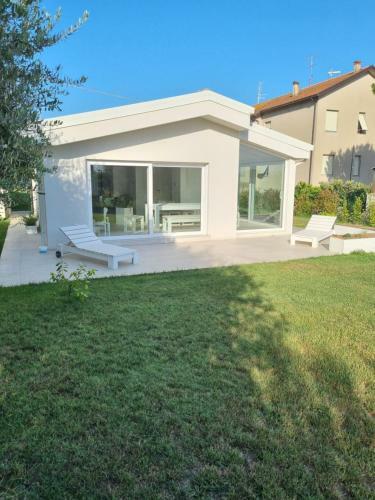Villa White House