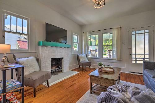 Historic Gulfport Bungalow Walk To Beaches!