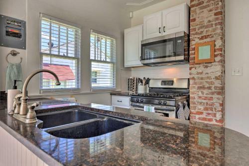 Historic Gulfport Bungalow Walk To Beaches!