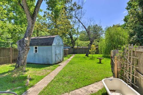 Historic Gulfport Bungalow Walk To Beaches!