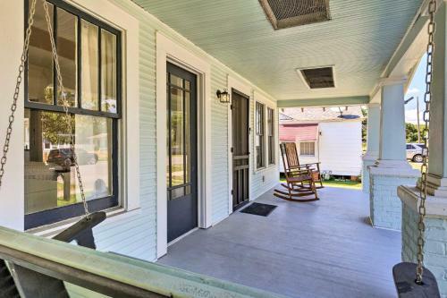Historic Gulfport Bungalow Walk To Beaches!