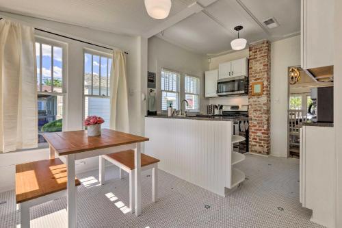 Historic Gulfport Bungalow Walk To Beaches!