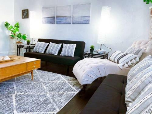 Apartamento (49.1e) Garden Style Studio @ Forest Park & City!