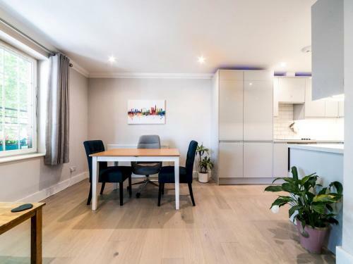Pass The Keys Modern Apartment In Richmond Town Centre
