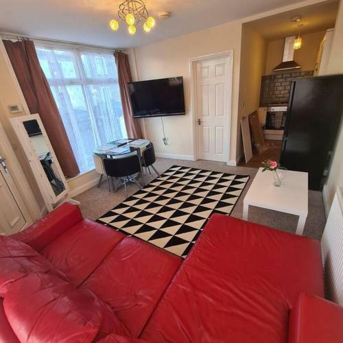 Groundfloor 1 Bedroom Apartment With Free Parking!