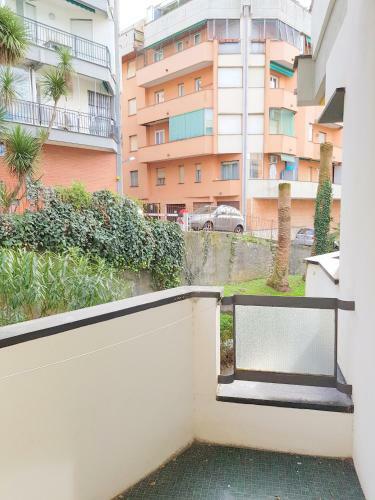 Apartamento Private Garage,air Cond, Quite, Near Train Station