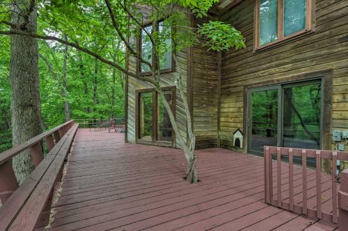 Idyllic Lakeside Retreat With Grill And Boat Dock