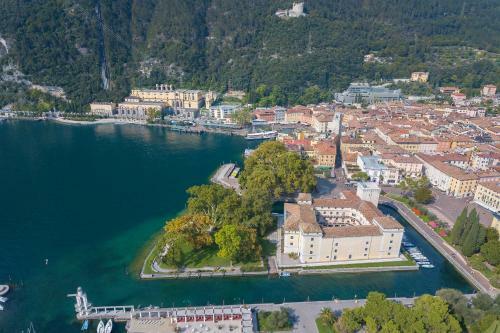 Elena Apartment - Happy Rentals