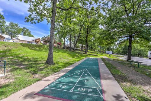 Apartamento Holiday Hills Condo With Balcony And Pool Access