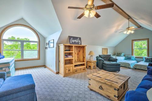 House With Lake View Less Than 4 Mi To Branson Strip!