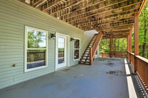 House With Lake View Less Than 4 Mi To Branson Strip!