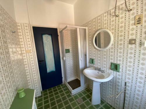 Casa Su Due Piani Con Terrazzo Sul Lungomare Di Rossano