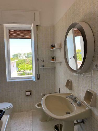 Casa Su Due Piani Con Terrazzo Sul Lungomare Di Rossano