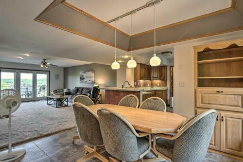 Apartamento Lakefront Osage Beach Condo With Shared Pool!