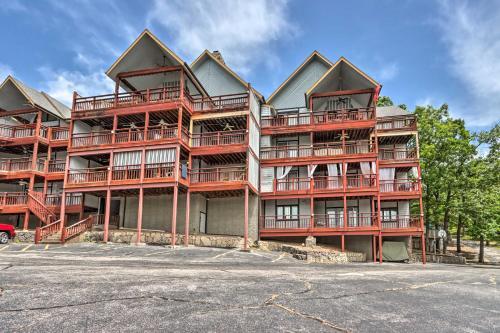 Apartamento Lakefront Osage Beach Condo With Shared Pool!