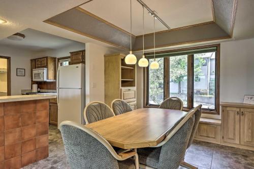 Apartamento Lakefront Osage Beach Condo With Shared Pool!