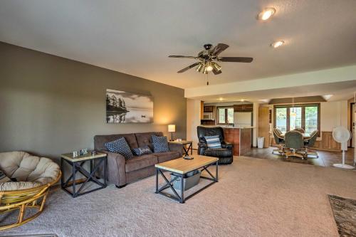 Apartamento Lakefront Osage Beach Condo With Shared Pool!