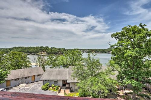 Apartamento Lakefront Osage Beach Condo With Shared Pool!