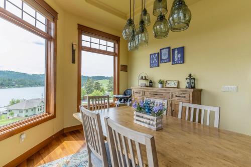 Exquisite Lake View Getaway