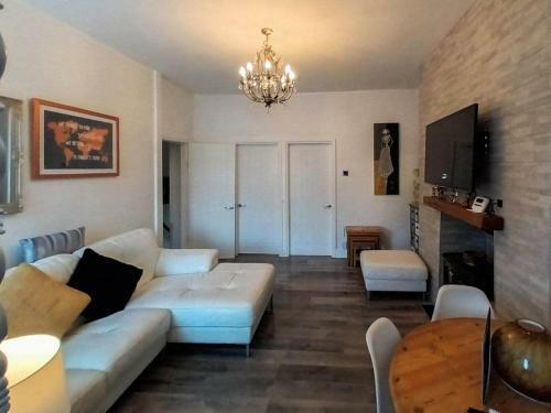 Mirror Apartment