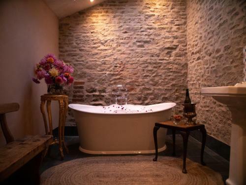 Historic Country Cottage: Spa Facilities & Catering
