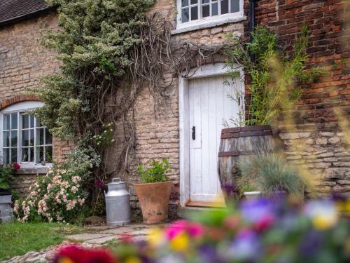 Historic Country Cottage: Spa Facilities & Catering