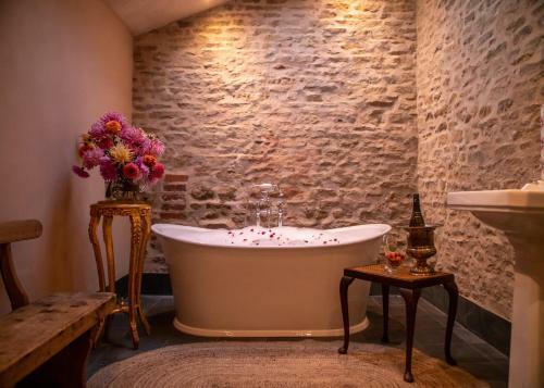 Historic Country Cottage: Spa Facilities & Catering