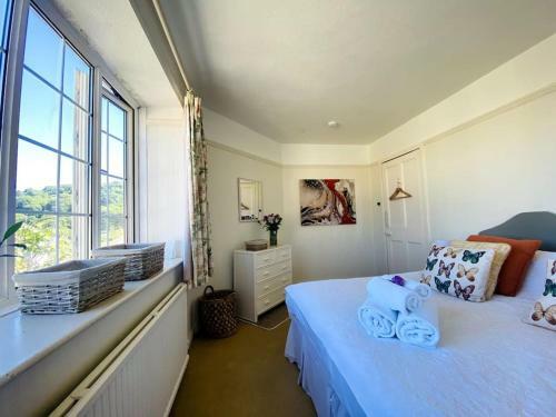 First Floor Apartment With Harbour Views.
