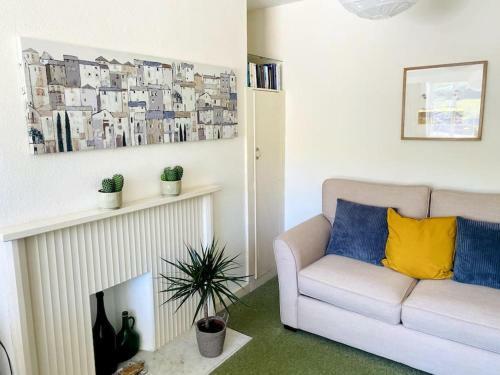 First Floor Apartment With Harbour Views.