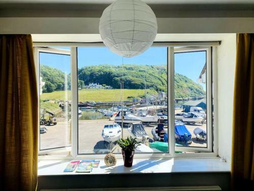First Floor Apartment With Harbour Views.