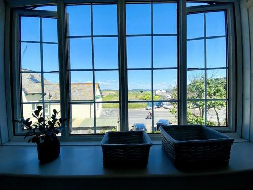 First Floor Apartment With Harbour Views.