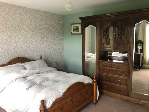 Spacious Farmhouse With Lovely Views, Omagh & Ferm