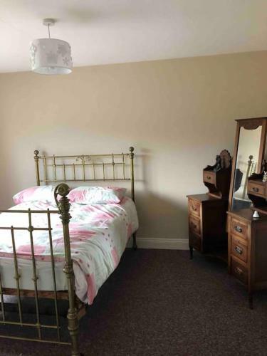 Spacious Farmhouse With Lovely Views, Omagh & Ferm