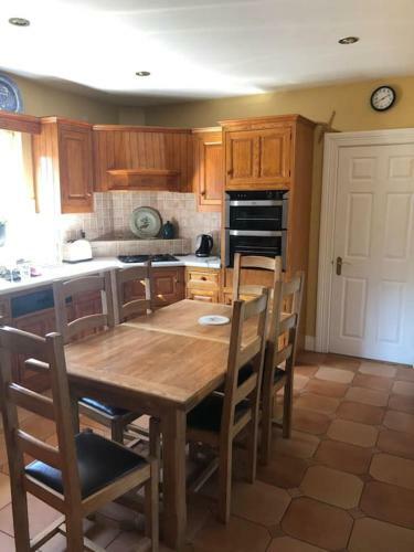 Spacious Farmhouse With Lovely Views, Omagh & Ferm