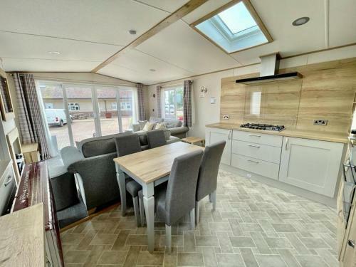 Prime Location 3-bed Chalet In Seal Bay Selsey