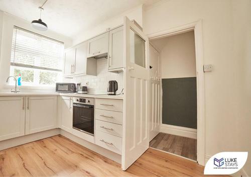 Apartamento ?stunning 2 Bed Flat ?wifi ?parking ?yard?nr Park?