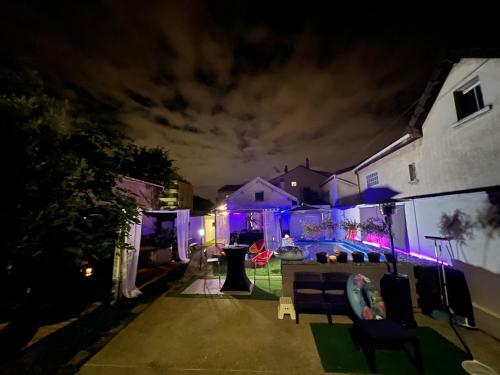 Jolie Maison Cosy Avec Piscine Et Jacuzzi